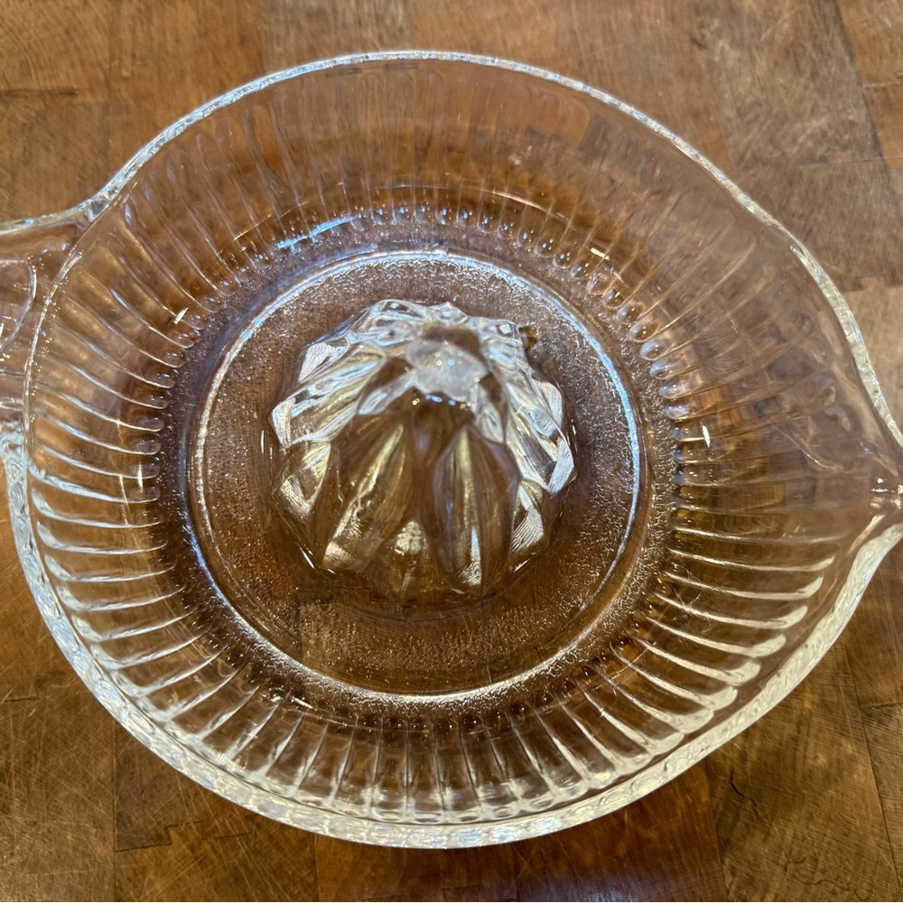 Vintage Clear Glass Lemon Citrus Juicer Classic Home Dining Reamer - Picture 5 of 13